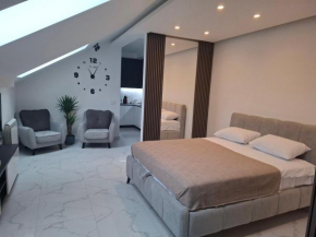 Stef Lux Apartments